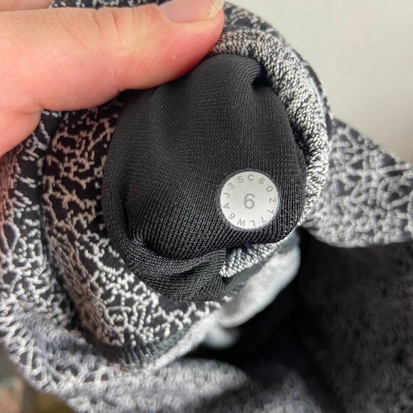 Lululemon Size 6 Wunder Under Leggings Black White Luon Crakle Jacquard Cropped - Picture 6 of 7